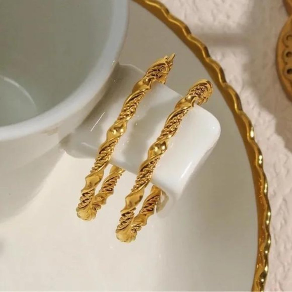 NEW 18K GOLD CUTE TWISTED WAVE HOOP EARRINGS, NICE EARRINGS, CUTE EARRINGS - Picture 4 of 6